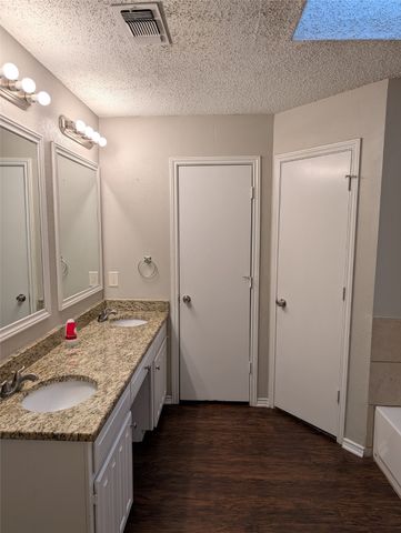 1909 Willow Vale Drive, Fort Worth, TX 76134