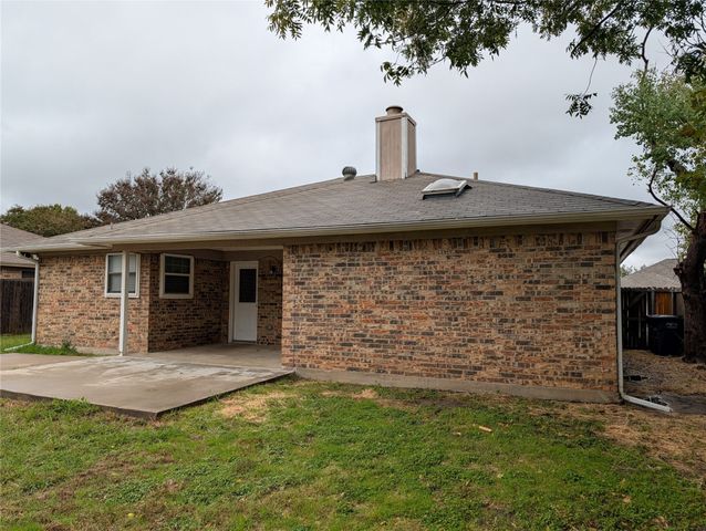 1909 Willow Vale Drive, Fort Worth, TX 76134