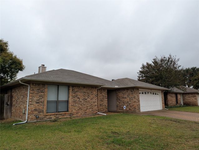 1909 Willow Vale Drive, Fort Worth, TX 76134