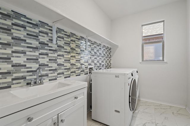 1901 Bogata LN, Leander, TX 78641