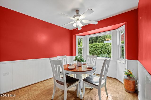 2806 Meadowwood Drive, Toledo, OH 43606