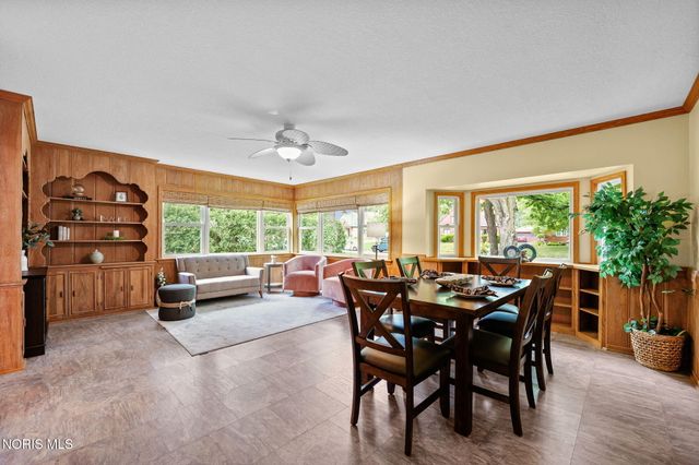 2806 Meadowwood Drive, Toledo, OH 43606