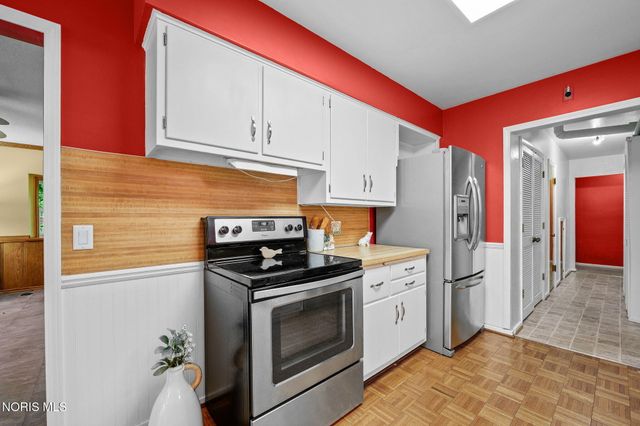2806 Meadowwood Drive, Toledo, OH 43606