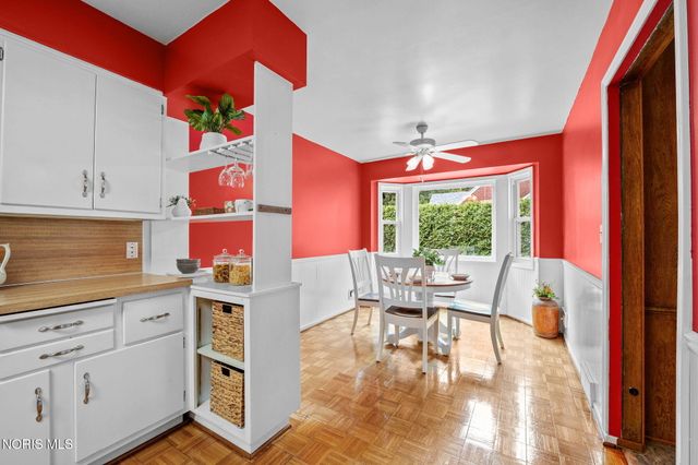 2806 Meadowwood Drive, Toledo, OH 43606