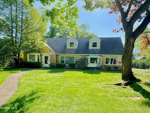 2806 Meadowwood Drive, Toledo, OH 43606