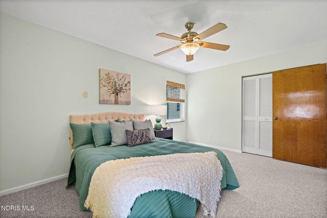 2806 Meadowwood Drive, Toledo, OH 43606