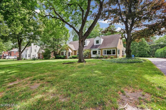 2806 Meadowwood Drive, Toledo, OH 43606