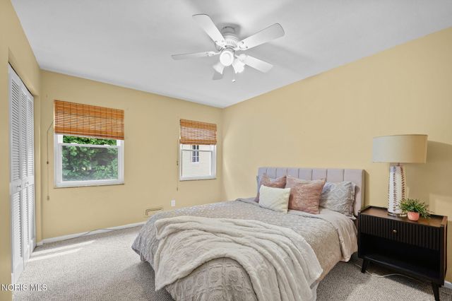 2806 Meadowwood Drive, Toledo, OH 43606