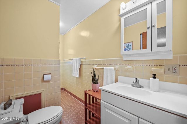2806 Meadowwood Drive, Toledo, OH 43606