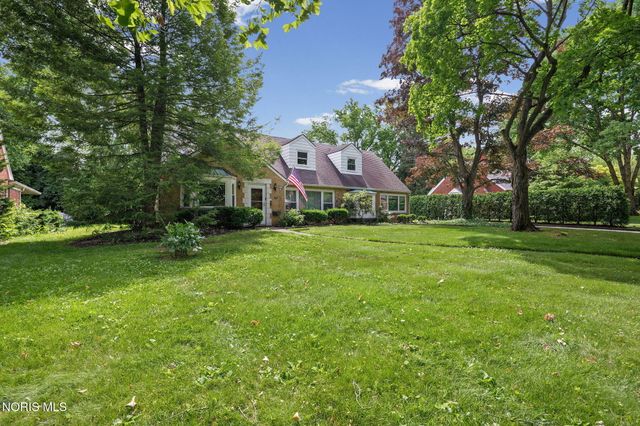 2806 Meadowwood Drive, Toledo, OH 43606