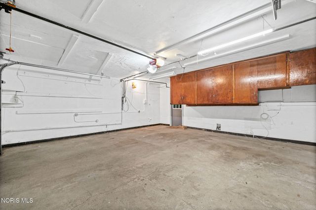 2806 Meadowwood Drive, Toledo, OH 43606