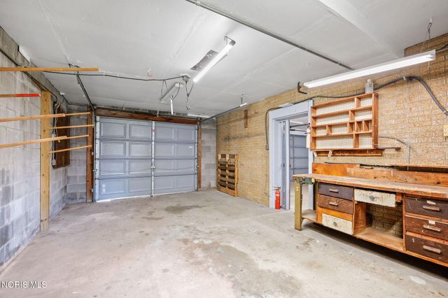 2806 Meadowwood Drive, Toledo, OH 43606