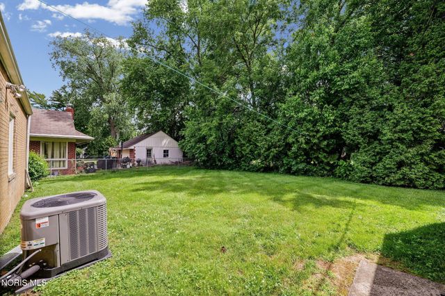 2806 Meadowwood Drive, Toledo, OH 43606