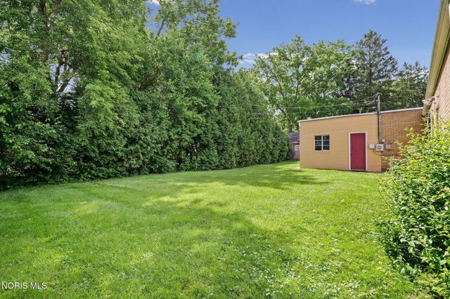 2806 Meadowwood Drive, Toledo, OH 43606
