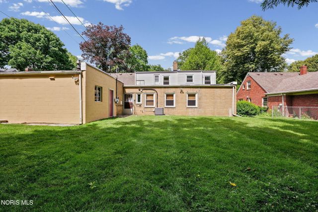 2806 Meadowwood Drive, Toledo, OH 43606