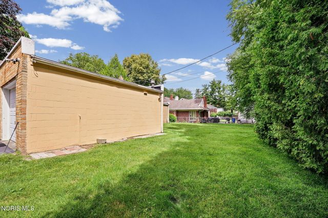 2806 Meadowwood Drive, Toledo, OH 43606