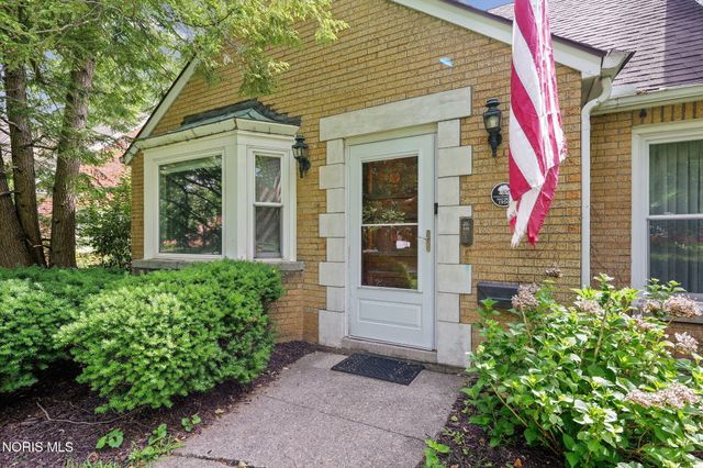 2806 Meadowwood Drive, Toledo, OH 43606