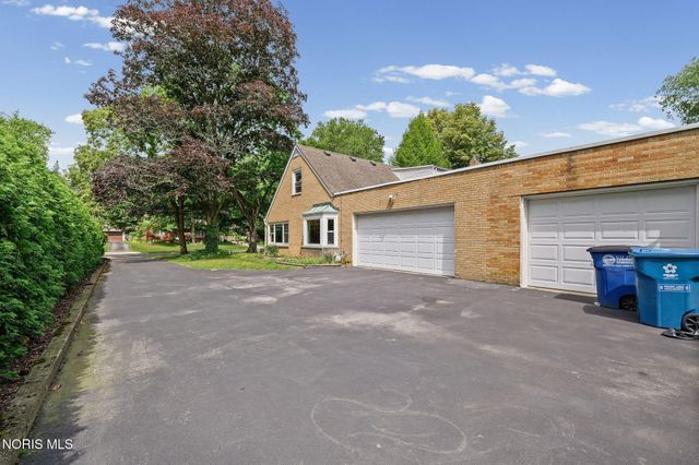 2806 Meadowwood Drive, Toledo, OH 43606