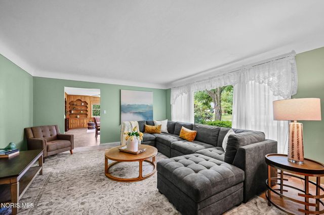 2806 Meadowwood Drive, Toledo, OH 43606