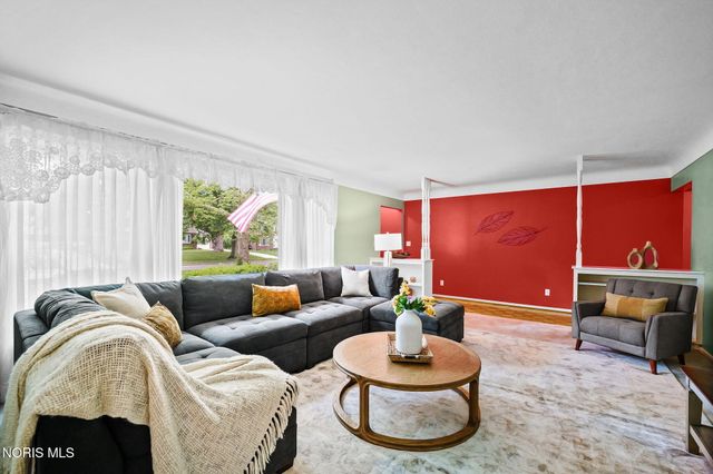 2806 Meadowwood Drive, Toledo, OH 43606