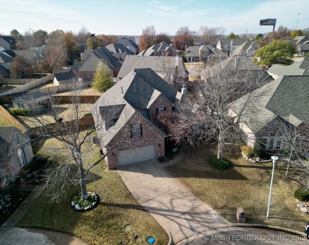 9524 S 87TH East Avenue, Tulsa, OK 74133