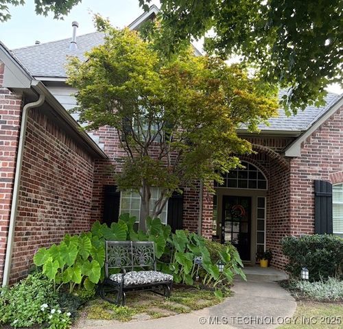 9524 S 87TH East Avenue, Tulsa, OK 74133