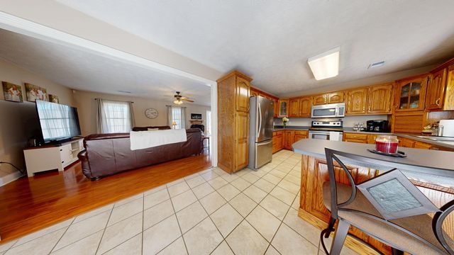 2563 Schoolhouse Hill Road, Mt Vernon, KY 40456