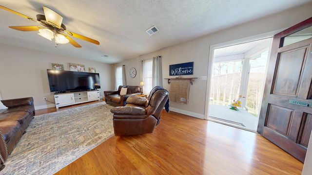 2563 Schoolhouse Hill Road, Mt Vernon, KY 40456