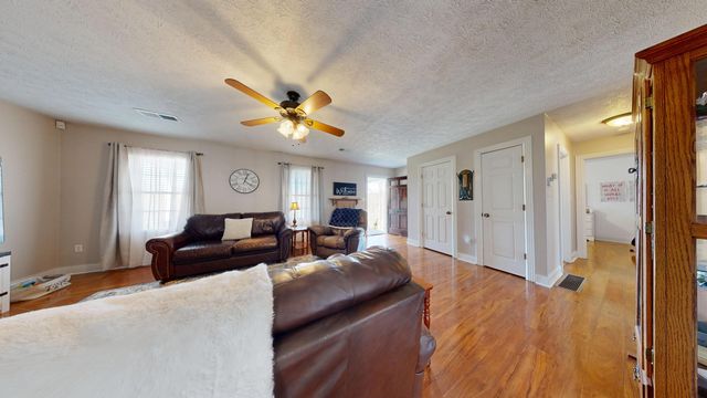 2563 Schoolhouse Hill Road, Mt Vernon, KY 40456