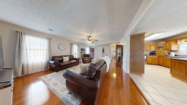 2563 Schoolhouse Hill Road, Mt Vernon, KY 40456