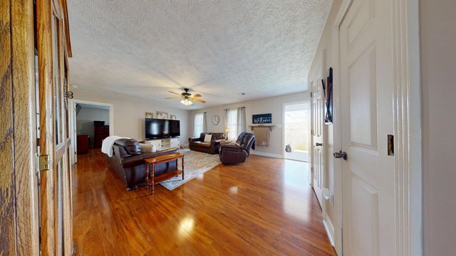 2563 Schoolhouse Hill Road, Mt Vernon, KY 40456