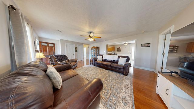 2563 Schoolhouse Hill Road, Mt Vernon, KY 40456