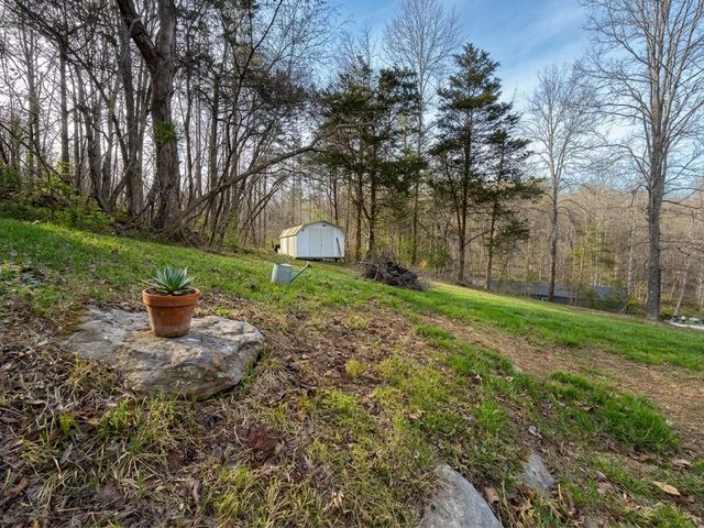 2563 Schoolhouse Hill Road, Mt Vernon, KY 40456