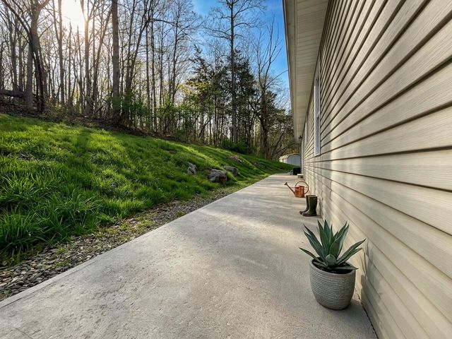 2563 Schoolhouse Hill Road, Mt Vernon, KY 40456