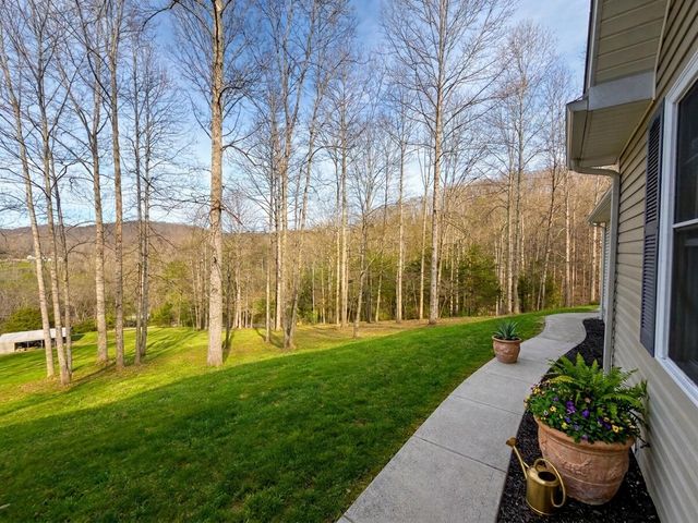 2563 Schoolhouse Hill Road, Mt Vernon, KY 40456