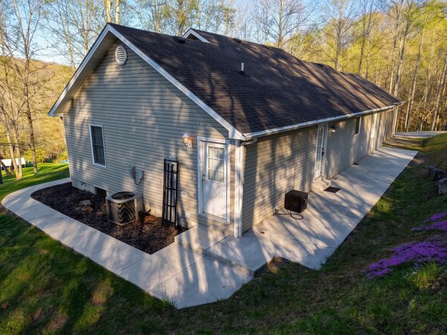 2563 Schoolhouse Hill Road, Mt Vernon, KY 40456