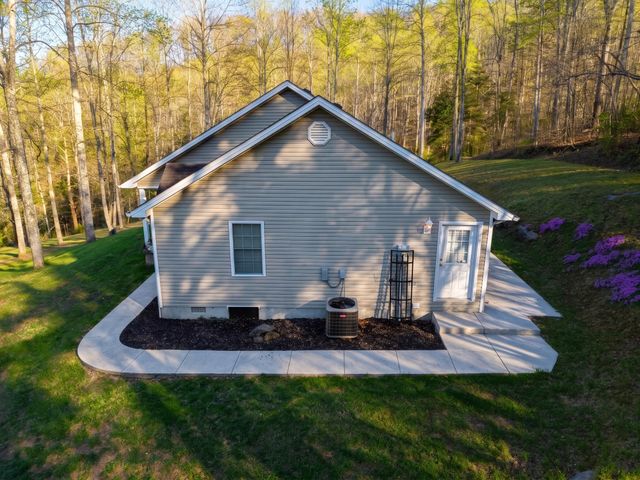 2563 Schoolhouse Hill Road, Mt Vernon, KY 40456