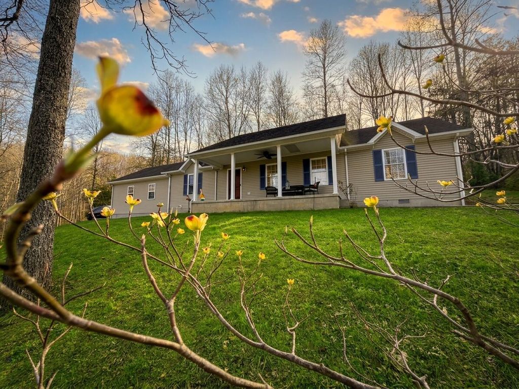 2563 Schoolhouse Hill Road, Mt Vernon, KY 40456