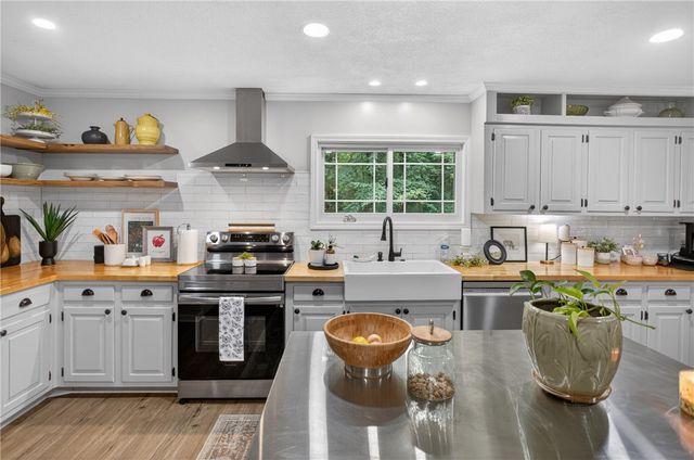 103 Pineneedle Drive, Westminster, SC 29693