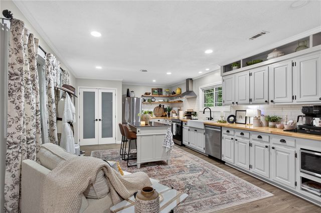 103 Pineneedle Drive, Westminster, SC 29693