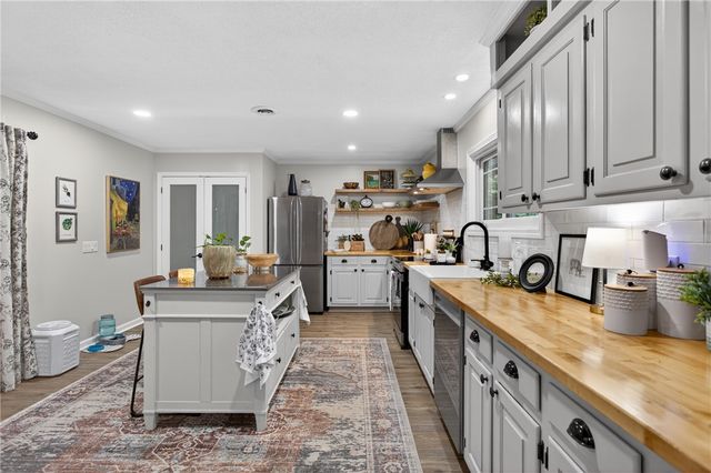 103 Pineneedle Drive, Westminster, SC 29693