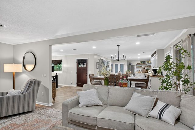 103 Pineneedle Drive, Westminster, SC 29693