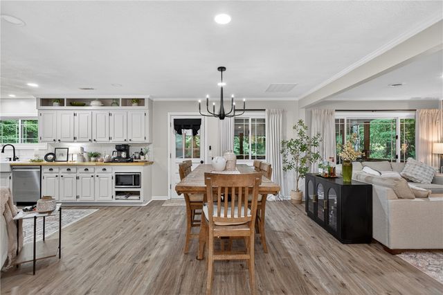 103 Pineneedle Drive, Westminster, SC 29693
