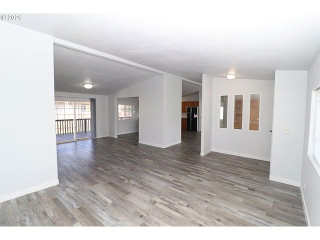 503 S 51ST Pl, Springfield, OR 97478