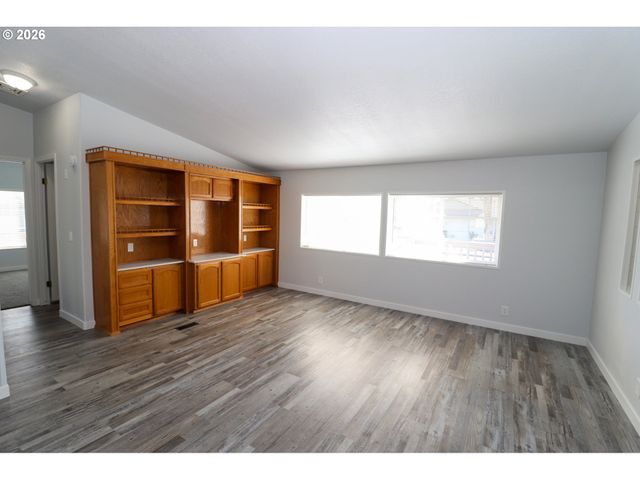 503 S 51ST Pl, Springfield, OR 97478