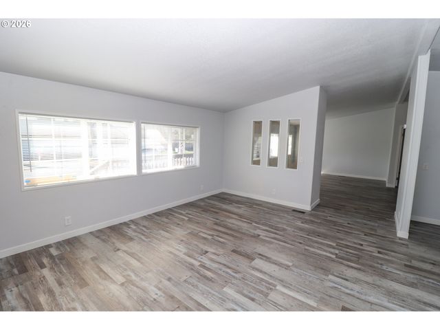 503 S 51ST Pl, Springfield, OR 97478