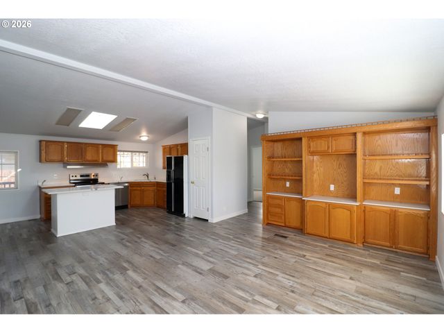 503 S 51ST Pl, Springfield, OR 97478