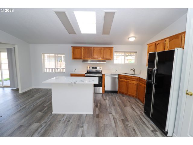 503 S 51ST Pl, Springfield, OR 97478