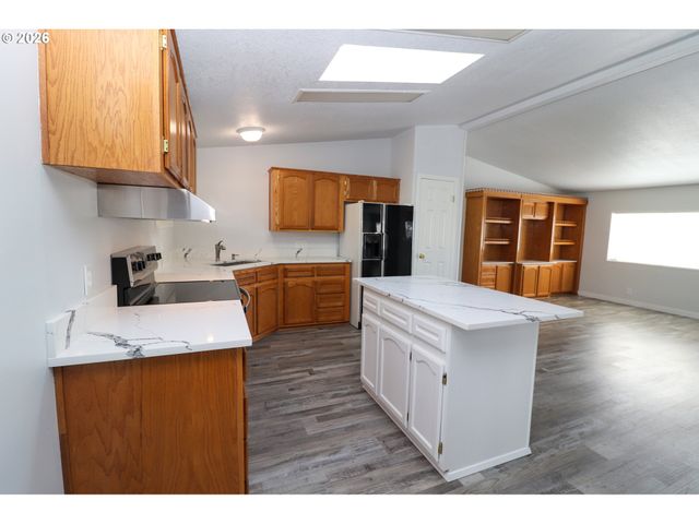 503 S 51ST Pl, Springfield, OR 97478