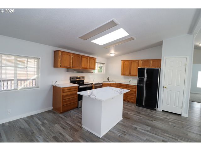 503 S 51ST Pl, Springfield, OR 97478